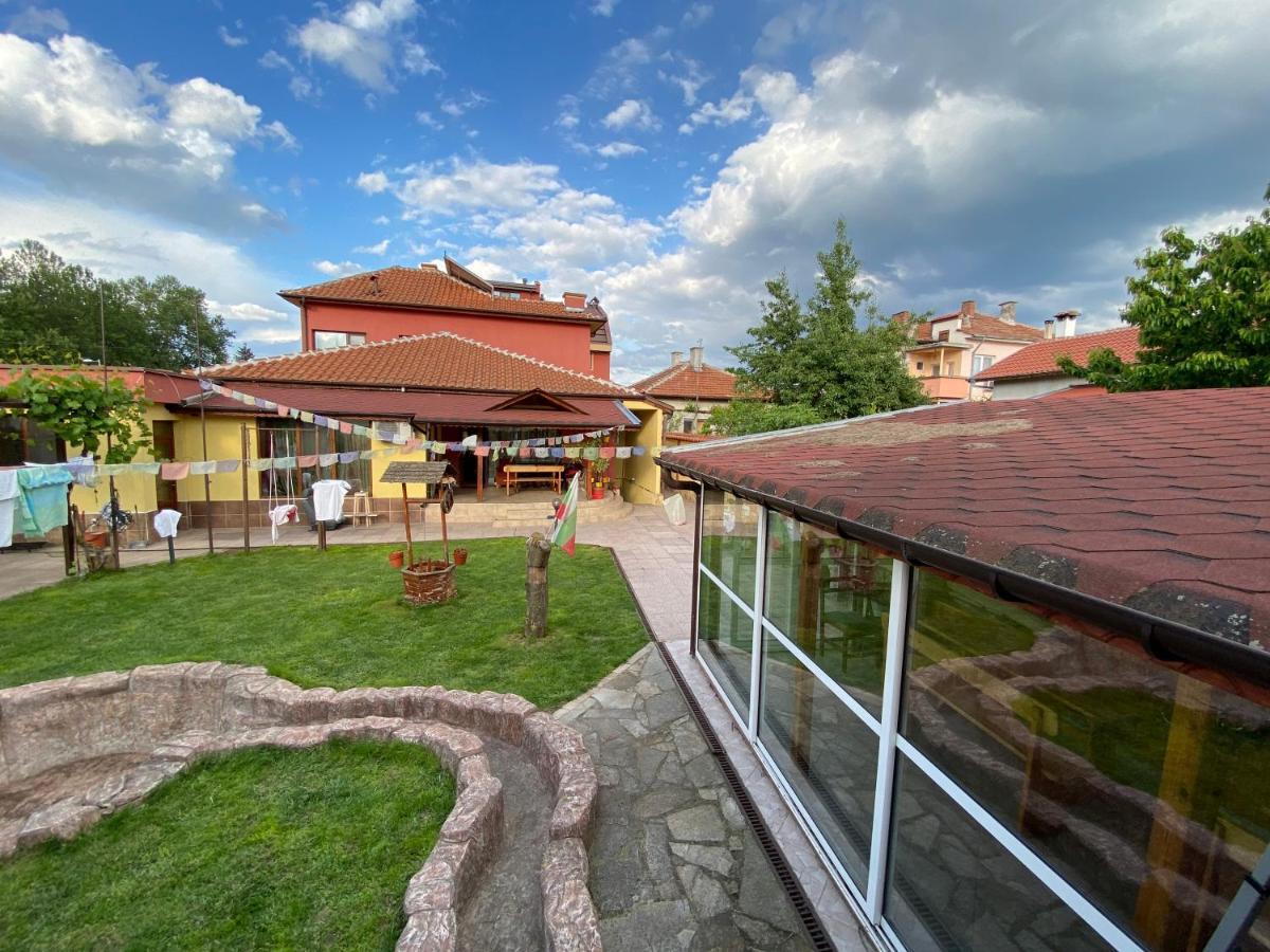 Family Hotel Kavrakovi Pavel Banja Kültér fotó