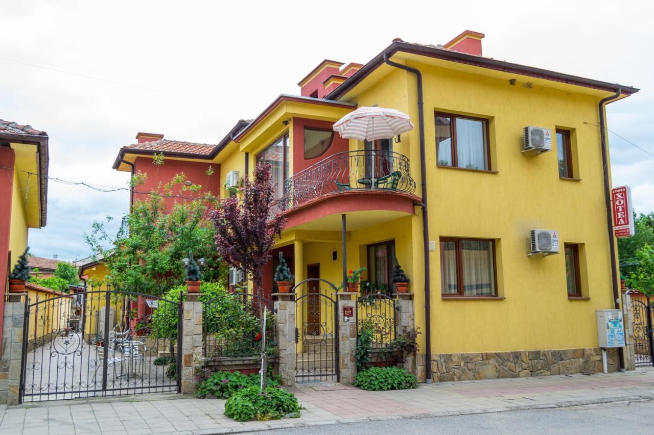 Family Hotel Kavrakovi Pavel Banja Kültér fotó
