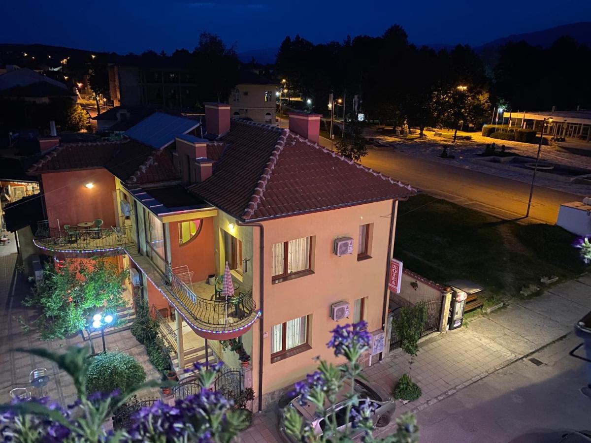 Family Hotel Kavrakovi Pavel Banja Kültér fotó